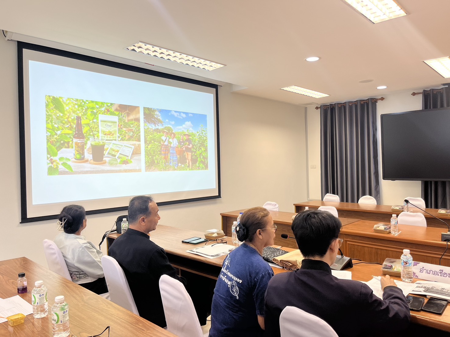 พช.เชียงแสน ร่วมประชุมเพื่อขับเคลื่อนโครงการ "ด้วยจงรักและภักดี" สร้างประโยชน์ให้ชุมชน ประชาชนมีความสุข